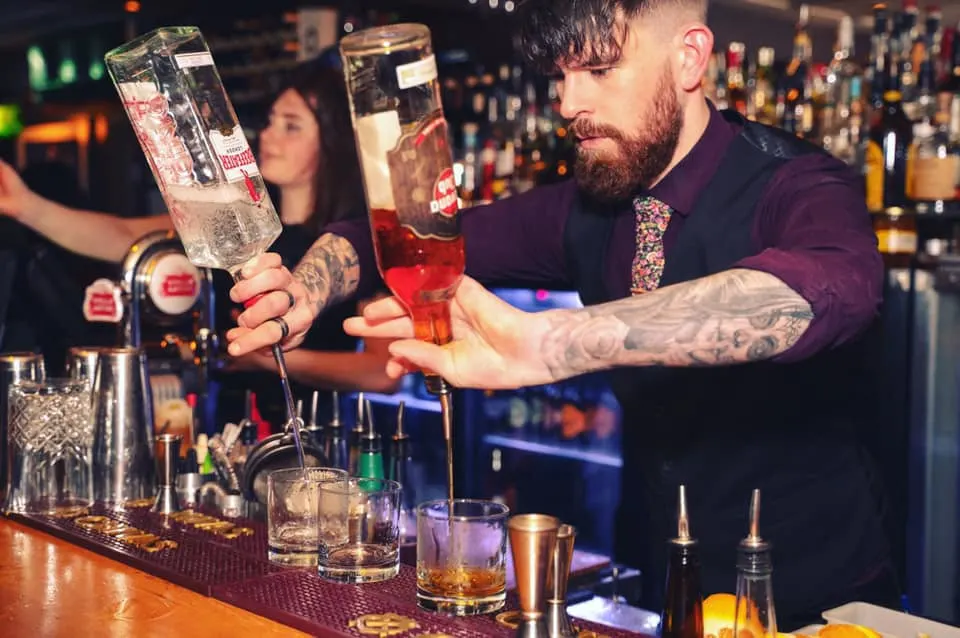 Introducir 59+ imagen cowboy bar queenstown Expoproveedorindustrial.mx