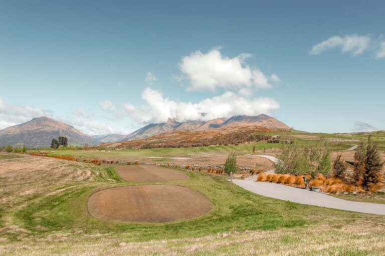 11 Best Places to Stop on the Drive from Queenstown to Te Anau