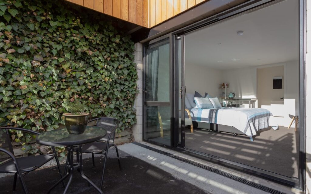 Sunny studio apartment on Airbnb in Arrowtown