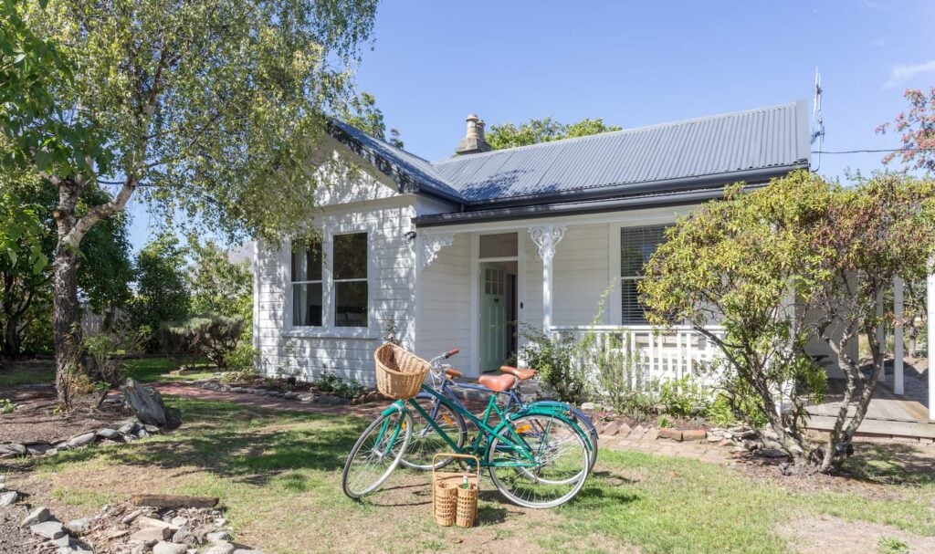 the outside of an Airbnb cottage in Queenstown, New Zealand