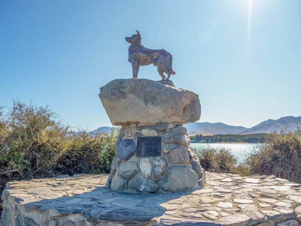 Mackenzie Sheepdog Statue