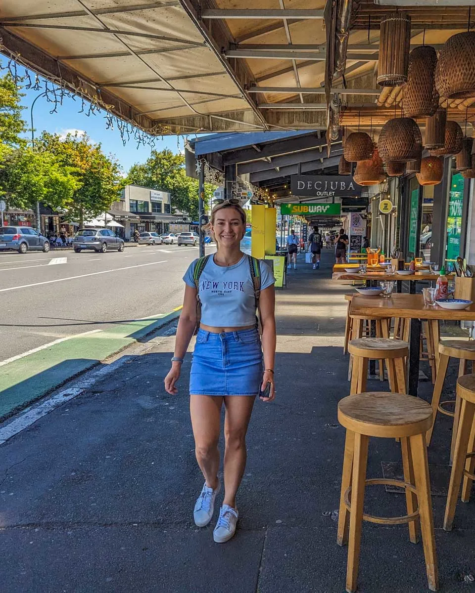 Bailey walks the cute streets of Ponsonby, Auckland on a beautiful summers day