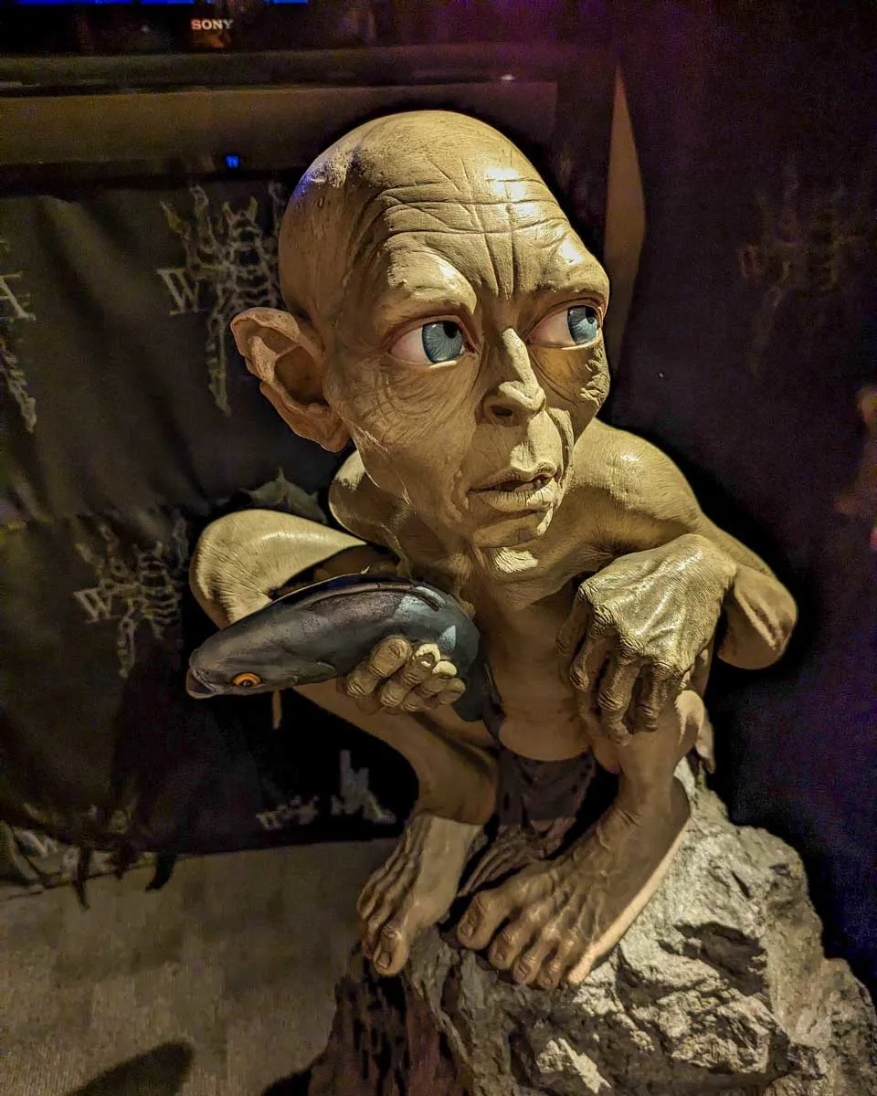 Gollum-with-his-fish-statue-at-Weta-Workshop-in Auckland