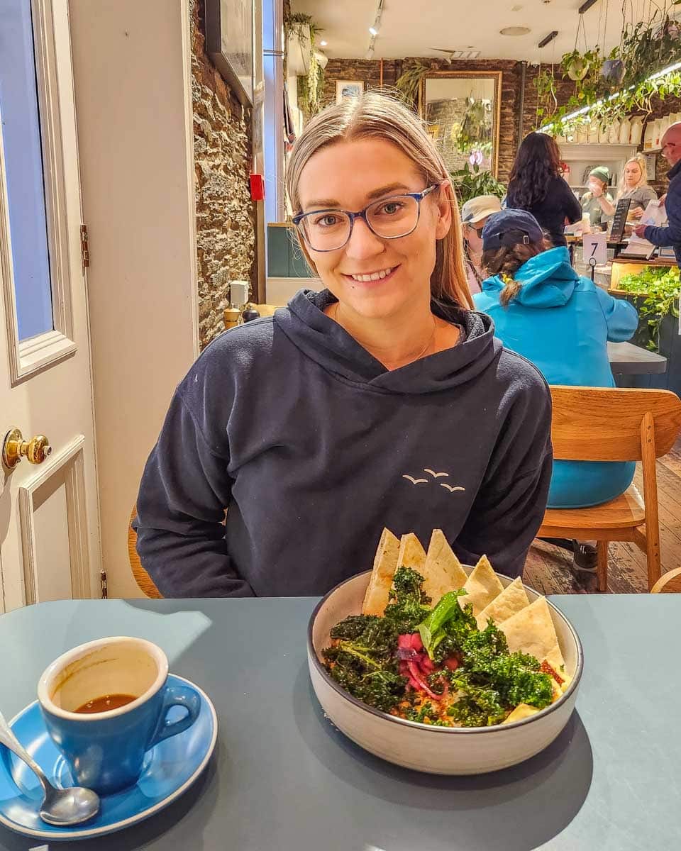 Bailey-enjoys-a-coffee-and-brunch in Wanaka New Zealand