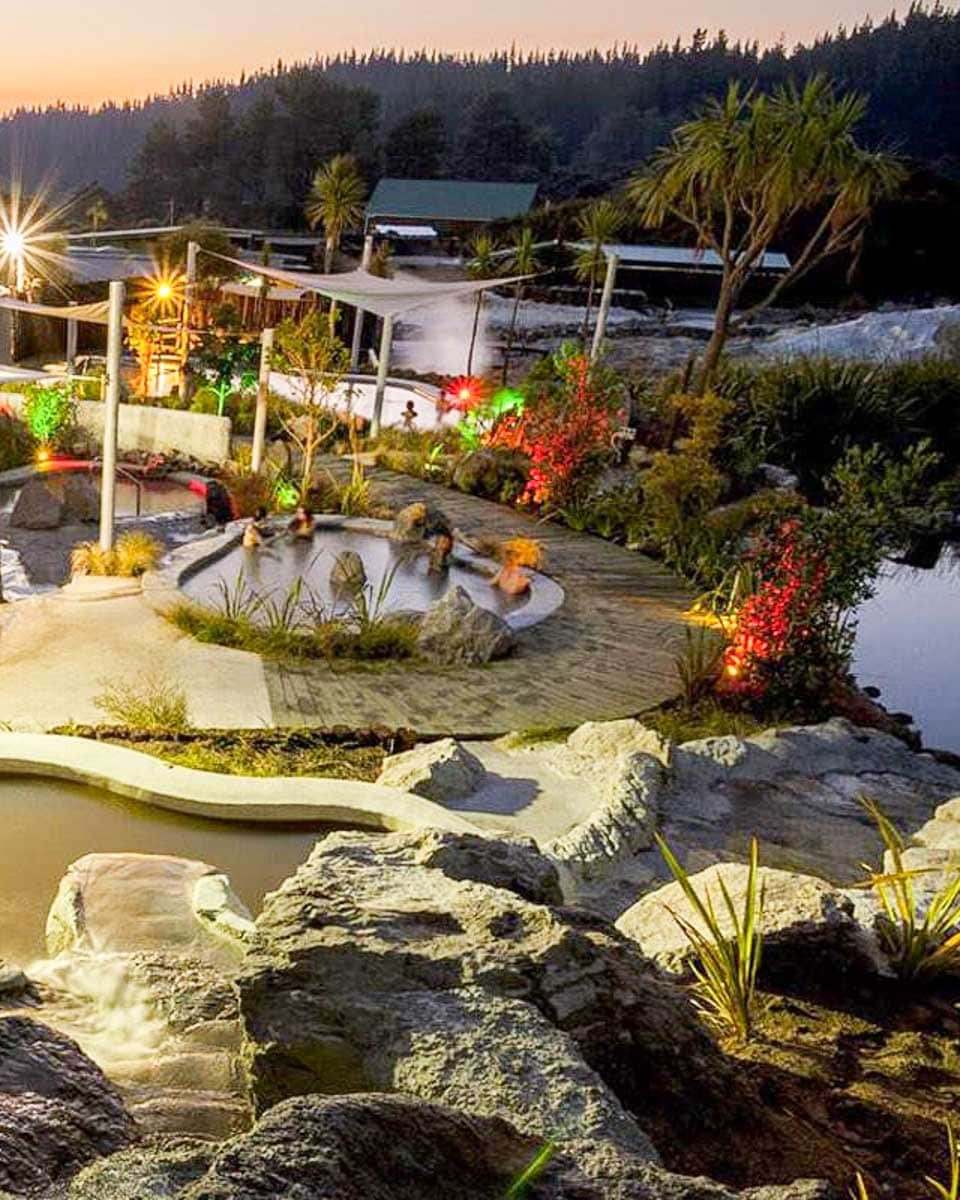 Hells-Gate-pools-in-Rotorua