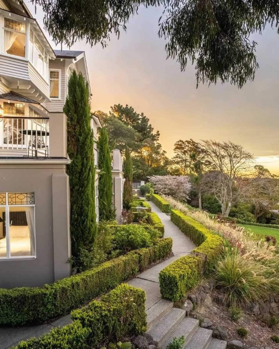 Hackthorne Gardens Luxury Accommodation in Christchurch New Zealand