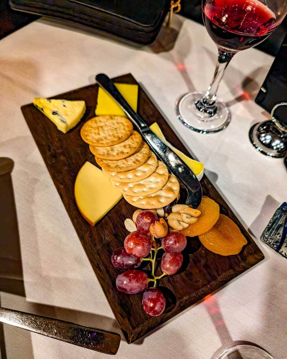 An-appetizer-of-cheese-and-crackers-and-wine-on-Waiheke Island, New Zealand